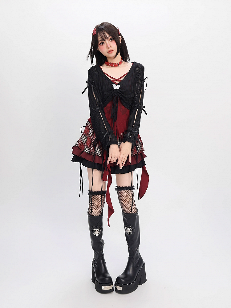 Karierter Stufenrock und rot-schwarz-weiße Schleifendekoration Y2K /