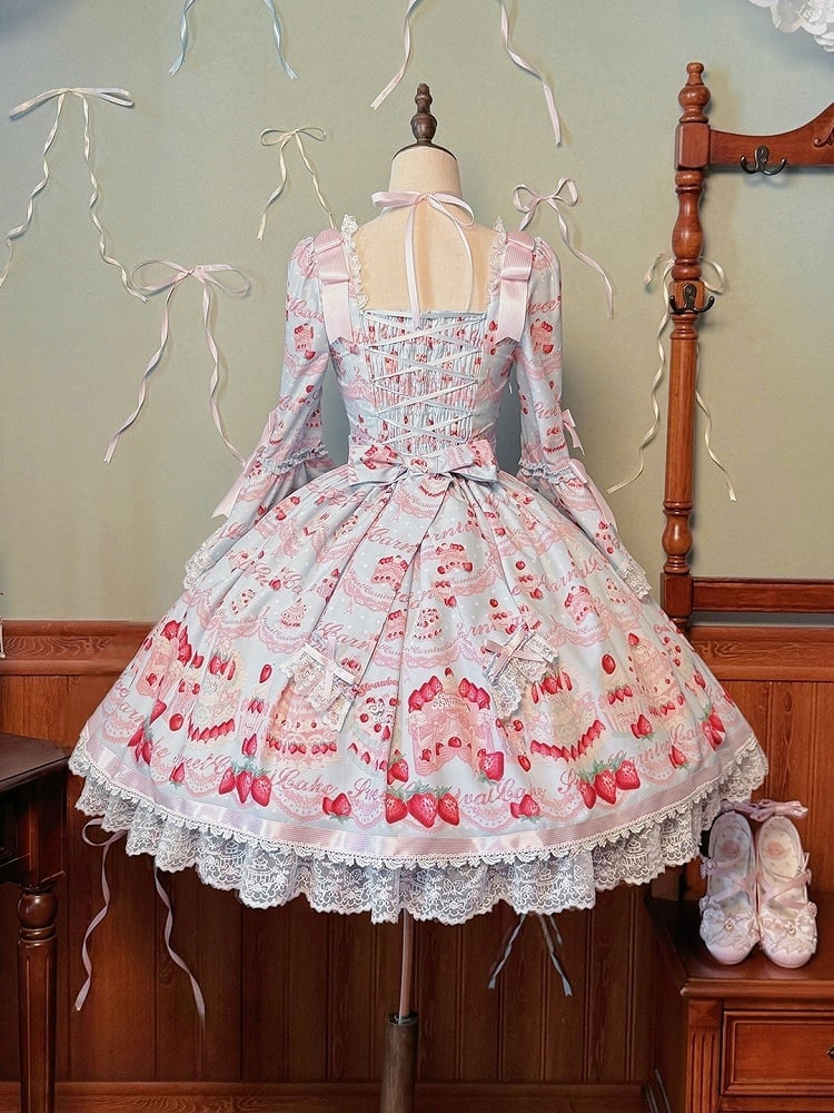 Blaues Lolita-Kleid mit Glockenkuchenstück, langen Erdbeerärmeln und einem süßen Aufdruck