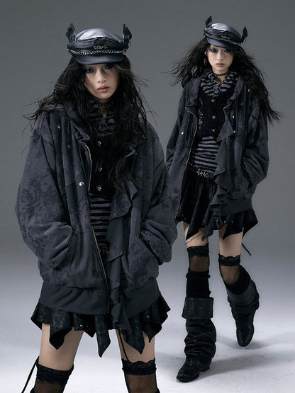 フリル裾のブラック＆ホワイトストライプ柄ジャケット