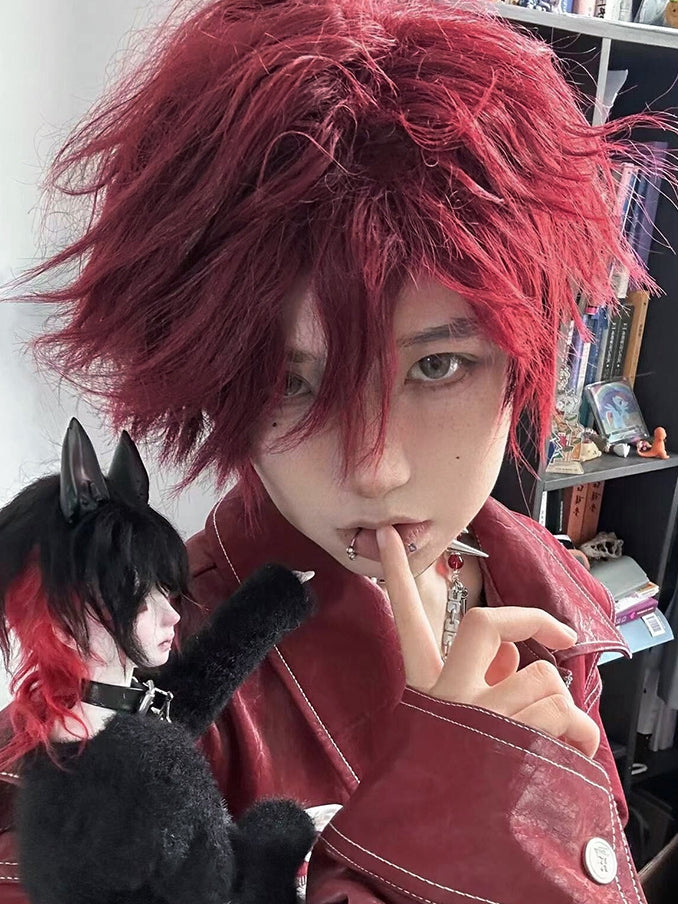 ワインレッドのショートボーイスタイルウィッグ