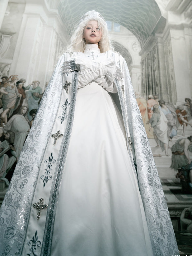 Stickerei Silber Kreuz Lolita Verzierte Details Nonne Weiß und Umhang