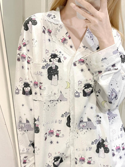 ホワイトレーストリムの漫画風パジャマセット