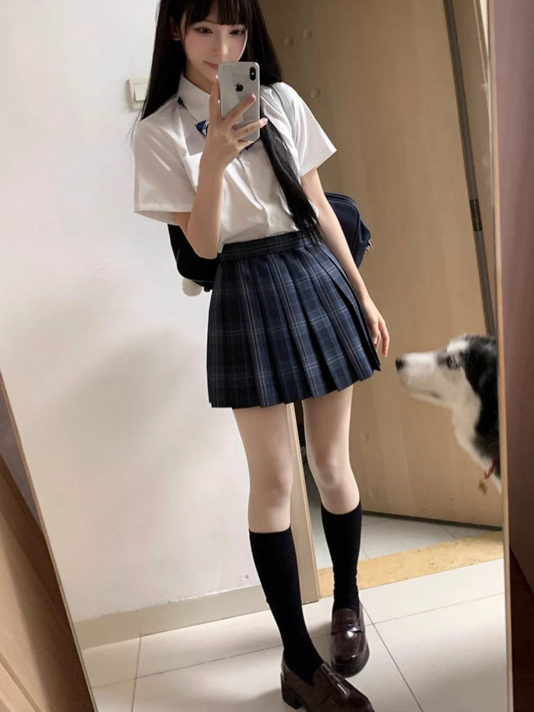 Kurzes Preppy-JK-Shirt im Stil der Uniform mit weißen Ärmeln