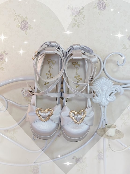 Staubige Riemen, herzverzierte, hohe, blaue Crisscross-Heels mit süßem Schleifenblock – Lolita-Oberteil