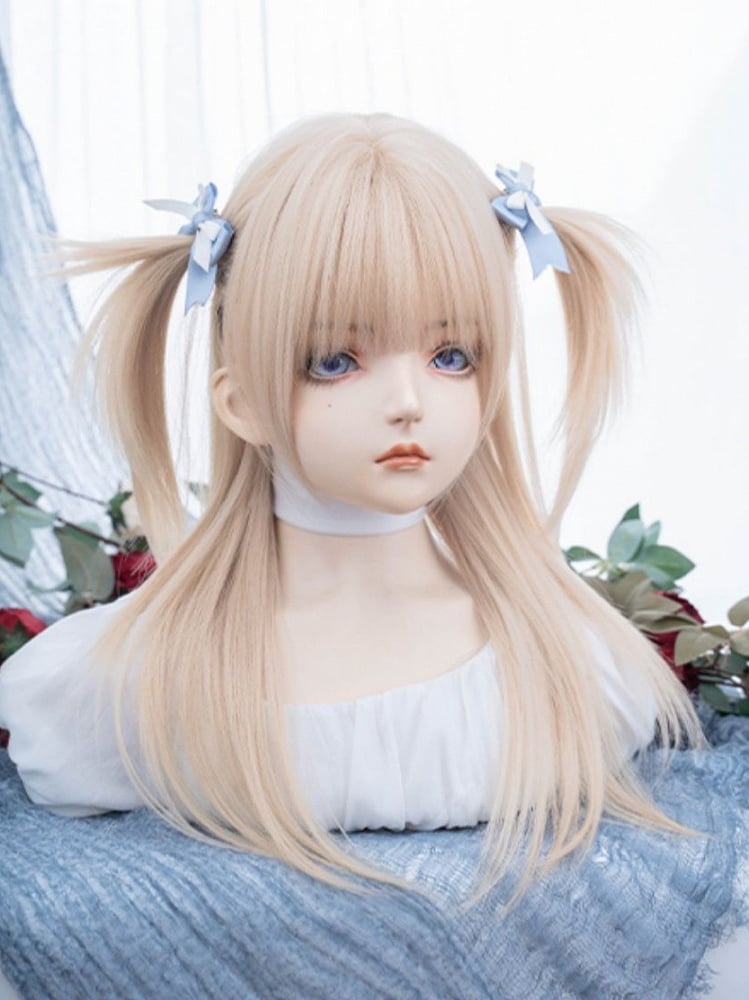 ライトブロンドのロングストレート合成ウィッグ（前髪付き）