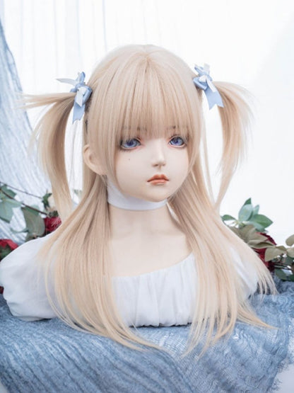 ライトブロンドのロングストレート合成ウィッグ（前髪付き）