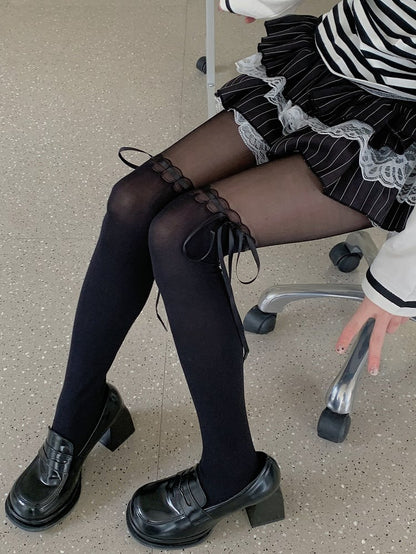 ミルクホワイト/ブラック スイートリボンリボンレーストリム オーバーニーストッキング