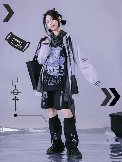 Cartoon and Scarf with Detachable Eyelet Sheep Professor Strap T-Shirt Black Details