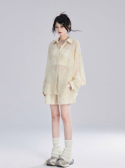 Aprikosenfarbenes, halbtransparentes Sonnenschutz-Shirt/lockere Shorts