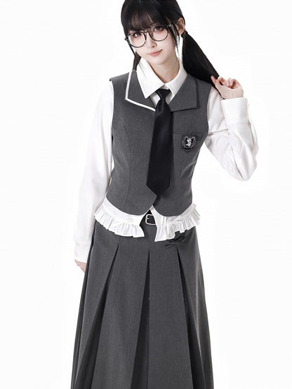 白い蝶結びのディテールとフリルトリムのシャツ（ネクタイ付き）