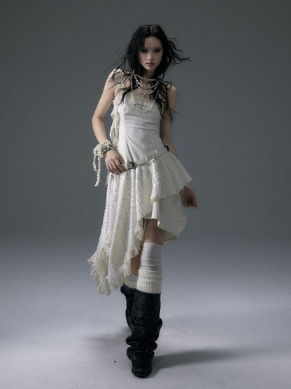 Aprikosenkleid mit Taschentuchsaum und Taillengürtel mit Schnalle