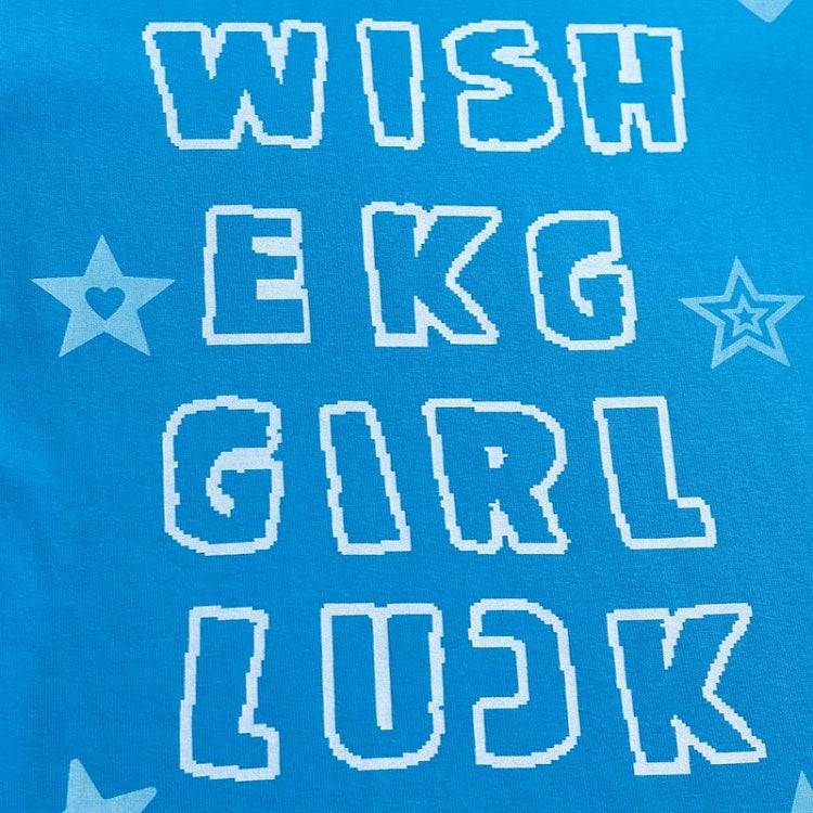 Daily Kawaii – Blaues T-Shirt mit taillierter Schulterpartie und Buchstaben-Print