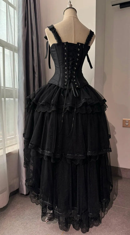 ブラックのレースアップディテールのボーン入りコルセットトップ + ハイローレイヤードロリータスカート