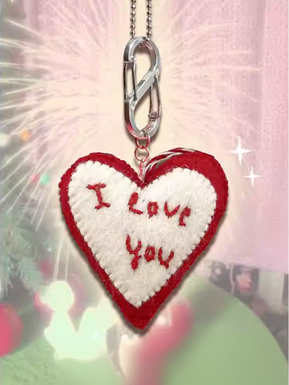 Halskette mit rotem Herzanhänger