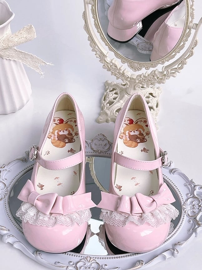 - Pinke Spitzenverzierungen mit leichter Borte, Janes-Schleife und Mary-Toe-Schuhen mit süßem, rundem Lolita-Design mit niedrigem Absatz