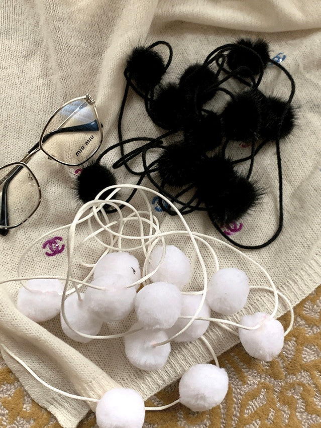 黒/白の水玉模様のポンポン付きタイツ