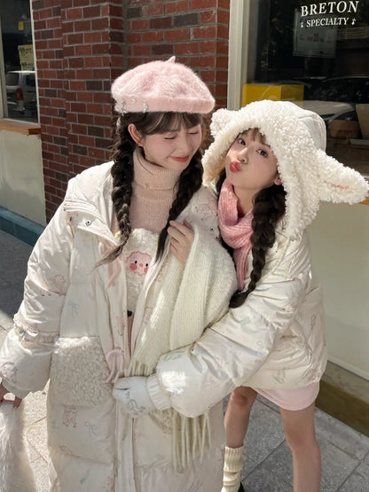 Süße weiße Daunenjacke mit Kapuze und Lamm-Print, kurze/lange Version