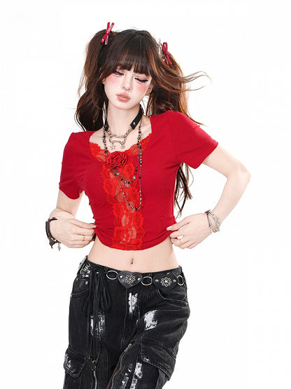 ブラック/レッドのロゼットレーストリム、バタフライカットアウトディテール、背面にグラマラスなクロップドトップス