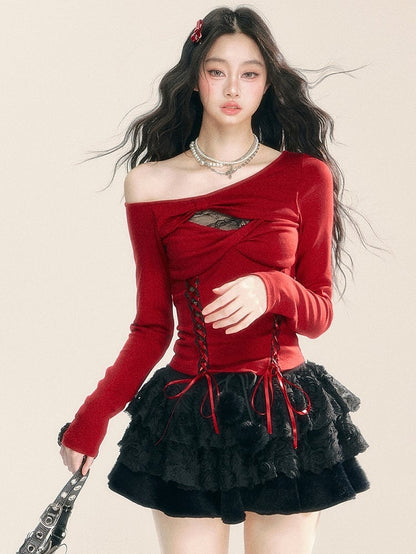 Rotes Stricktop mit Cut-Outs und Schnürung