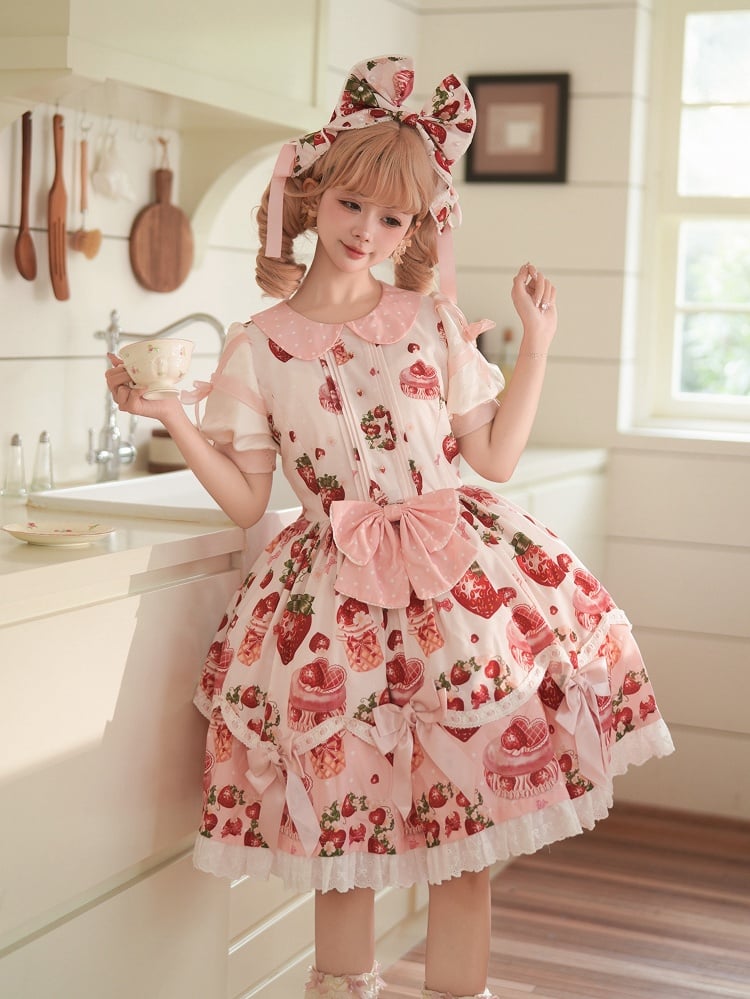 Erdbeerrosa Lolita-Kleid mit süßem Petticoatkragen und Punkten