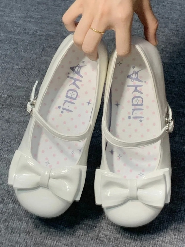 Bow Toe Style in Round with Heart Sweet Buckle - Off-white Flats Lolita PU