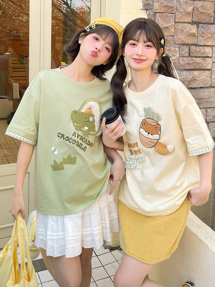 Neck Cutton Plush Crocodile/Fox Applique Apricot/Green Round T-Shirt