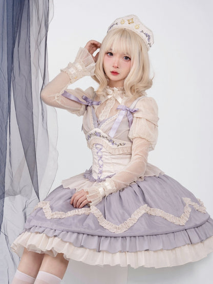 ベージュのフリルネックライン、ジュリエットスリーブ、シースルーブラウス