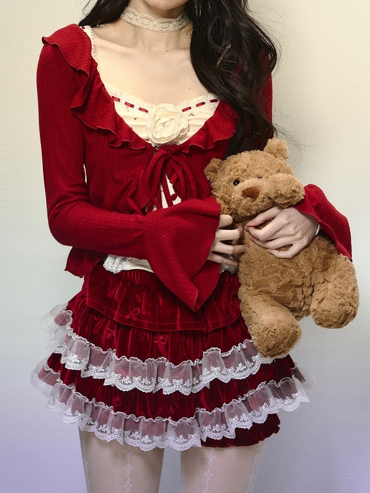 Roter kurzer Cardigan mit V-Ausschnitt, selbstbindenden Trägern und Rüschenbesatz