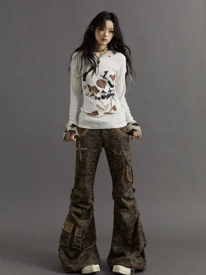 Dusty Grey Camo – Niedrig taillierte Cargohose im Distressed-Look mit ausgestelltem Bein