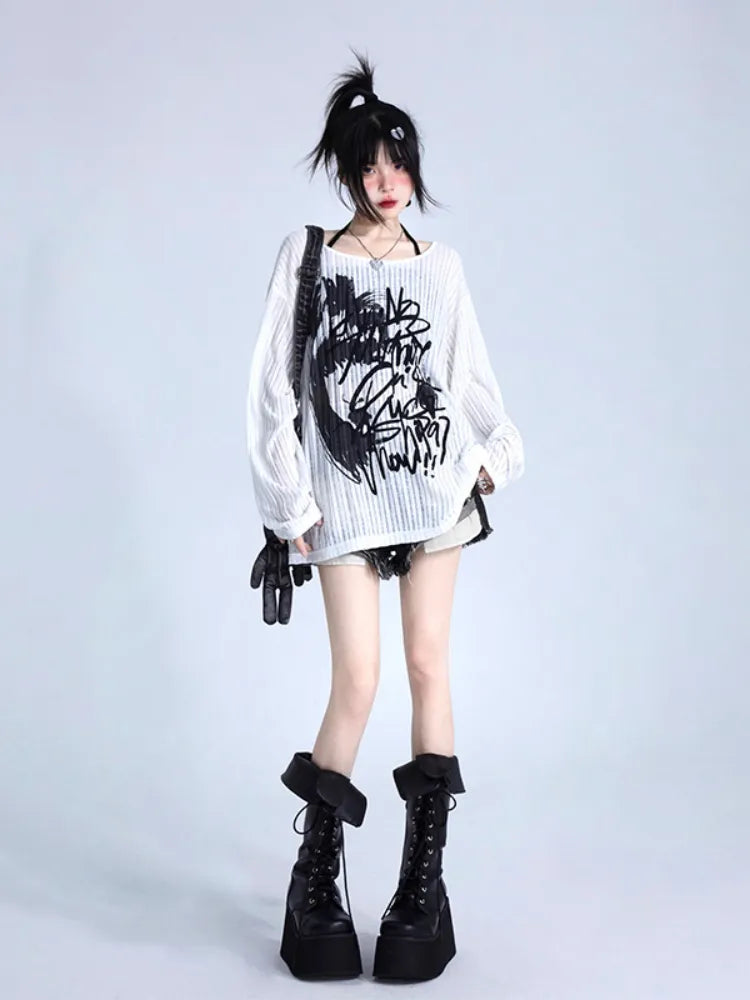 Lockerer weißer Strickpullover mit Graffiti-Passform und Print