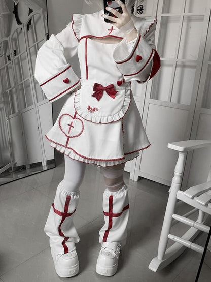 Halloween-Kleid mit Herz-Maid-Yami-Shorts und Set: Kawaii-Knöpfe, Kreuz + rot-weiße Stickerei