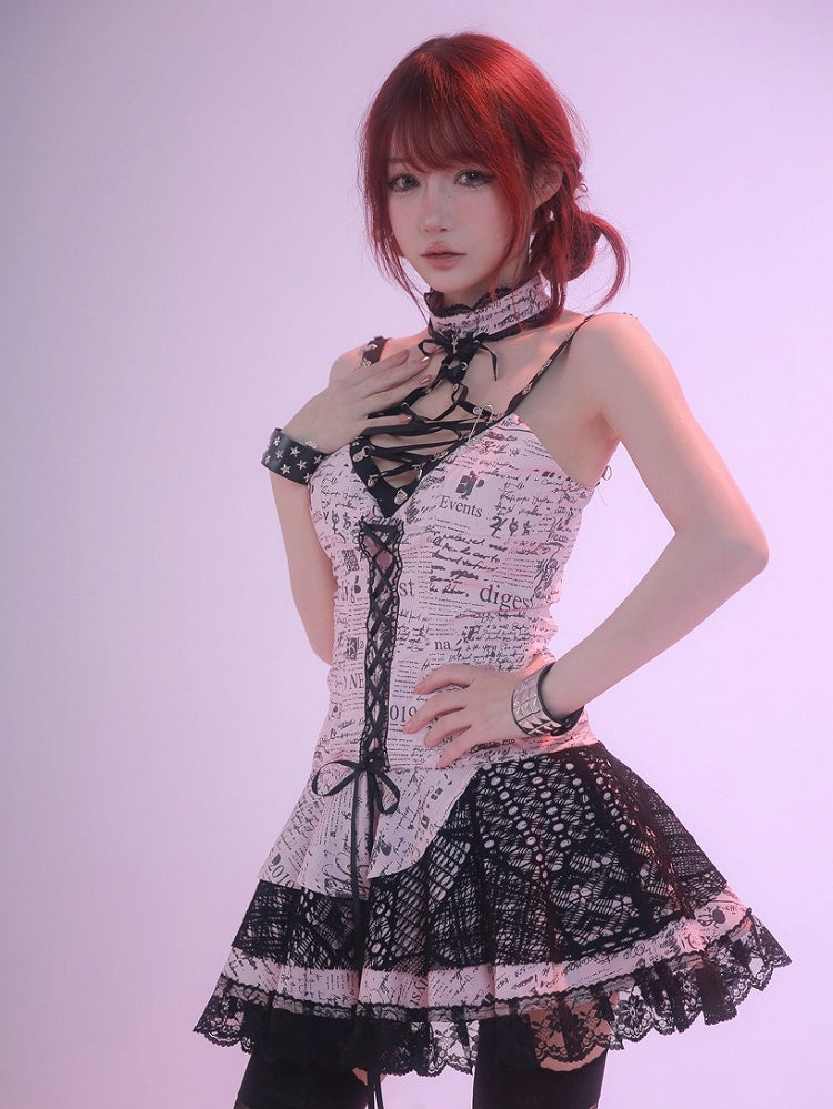 Ärmelloses Punkrock-Kleid mit Spitzenbesatz und rosa Aufdruck