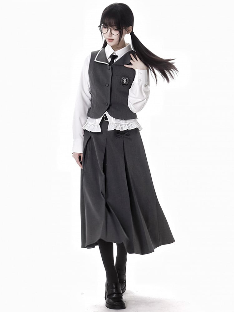 ダークグレーのプレッピースタイルVネックベスト