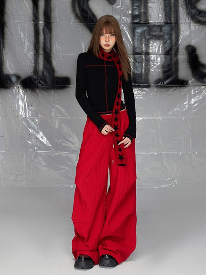 Roter Gürtel mit Sternmuster