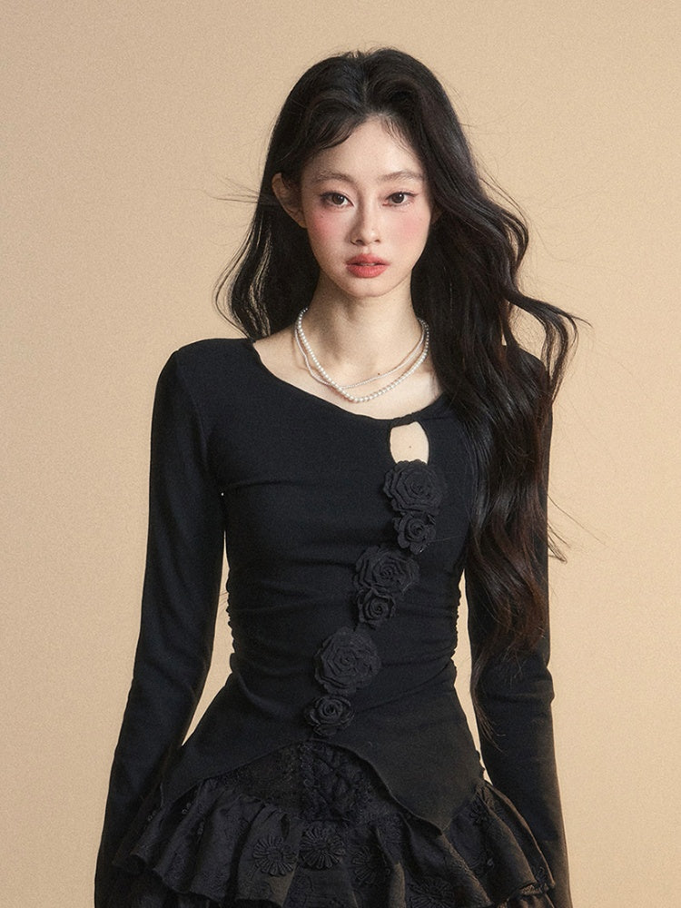 Schwarzes Top mit rundem, glamourösem Detail und gestricktem Halsausschnitt, Blumenverzierung und Cut-Outs