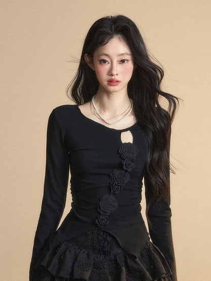 Schwarzes Top mit rundem, glamourösem Detail und gestricktem Halsausschnitt, Blumenverzierung und Cut-Outs