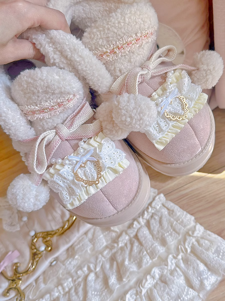 ベージュ＆ピンクのポンポン付きプラッシュプラットフォームUGGブーツ（ビーズチェーン付き）