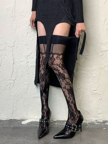 黒の透かし彫り花柄オーバーニーストッキング