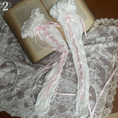 Rosa Strümpfe mit Schnürung unter dem Knie und Schleifendetail