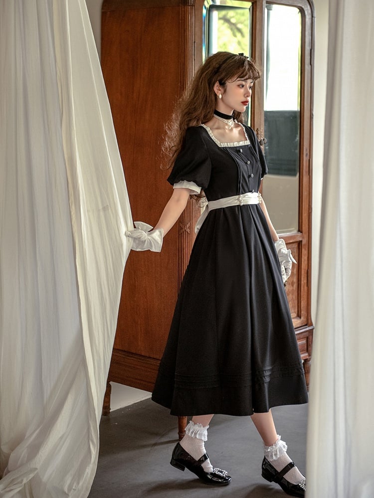 Schwarzes Puffkleid mit elegantem Ausschnitt und Ärmeln