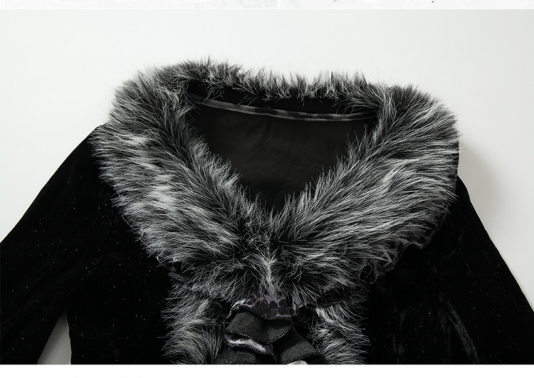 Schwarzes und graues Oberteil mit Leopardenmuster und zotteligem Besatz