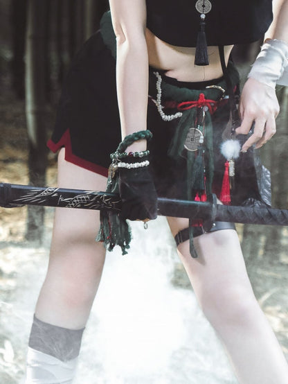 Grünes Armband / Schwarzer Handschuh