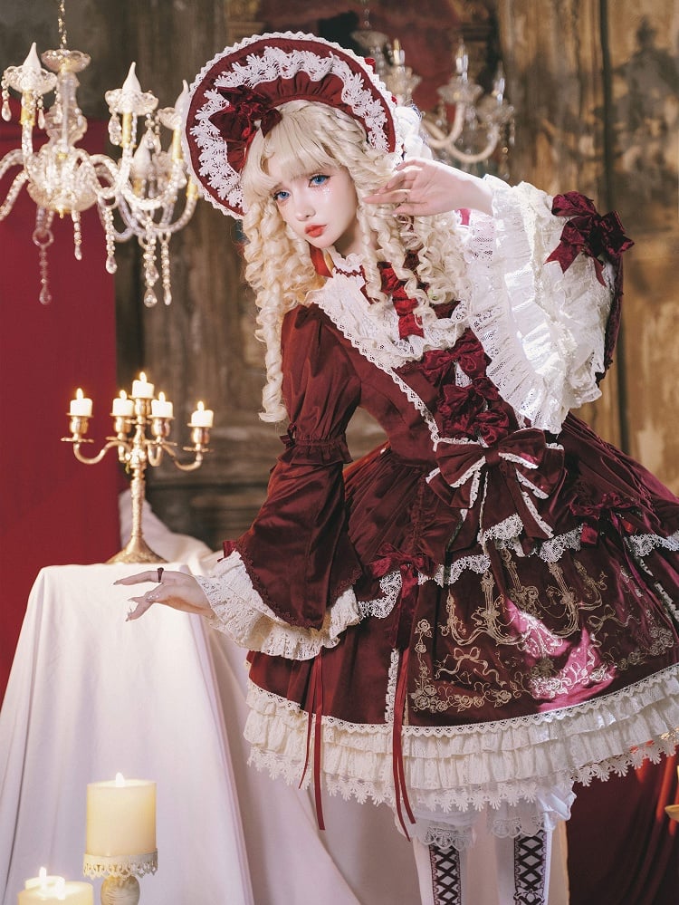 Rotes Kerzenkleid, Kerzenständer-Stickerei, Samtglocke und Ärmel