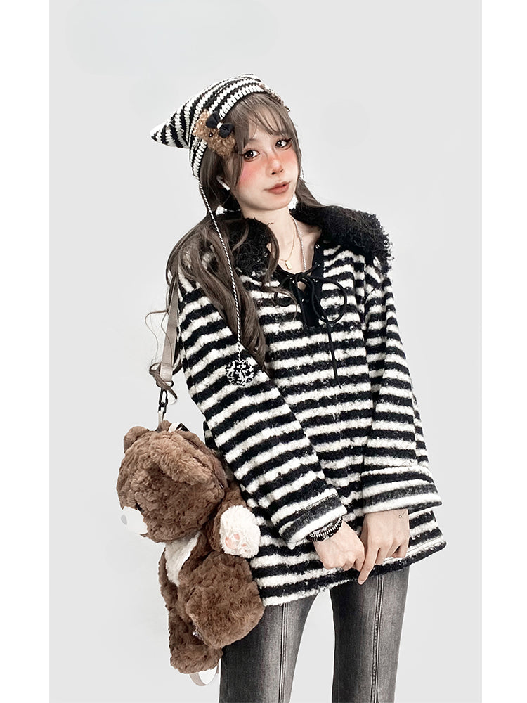 ブラック＆ホワイトのストライプ柄Vネックオーバーサイズニットスウェットシャツ（取り外し可能な襟付き）