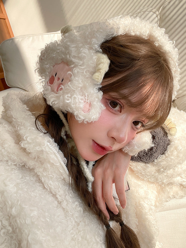 白いかわいいラムフリースのイヤーマフ