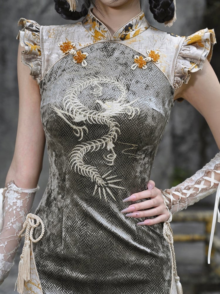 Goth-Qipao-Kleid mit Drachenstickerei