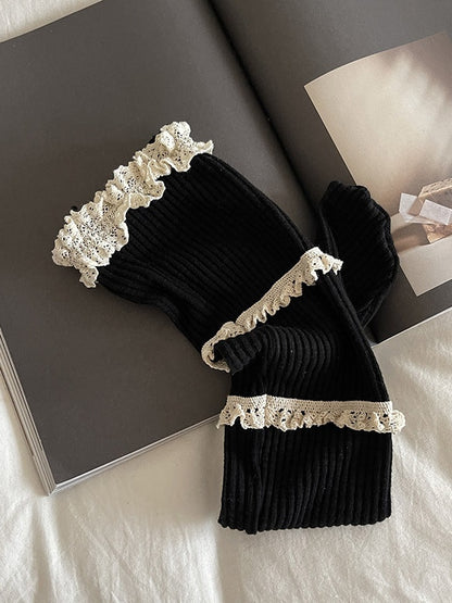 ホワイト/ダークグレーのスイートフリルカフスカーフソックス