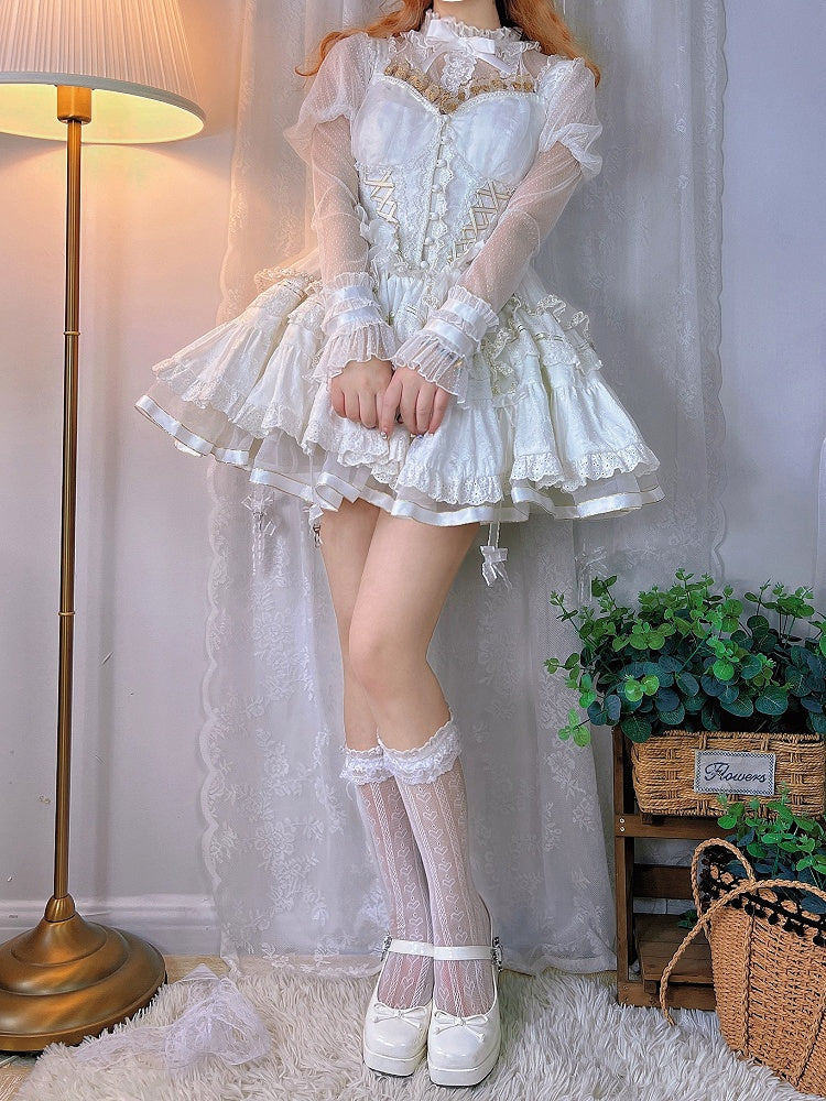 ホワイトのフリルネックライン、ジュリエットスリーブ、シアーブラウス