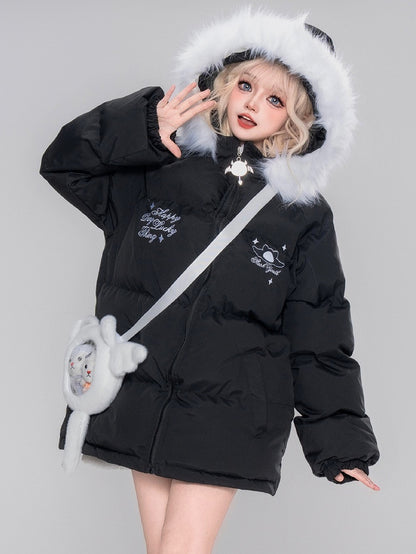 Schwarz/rote Pufferjacke mit Kapuze „Little Devil“ und gratis Ita-Tasche