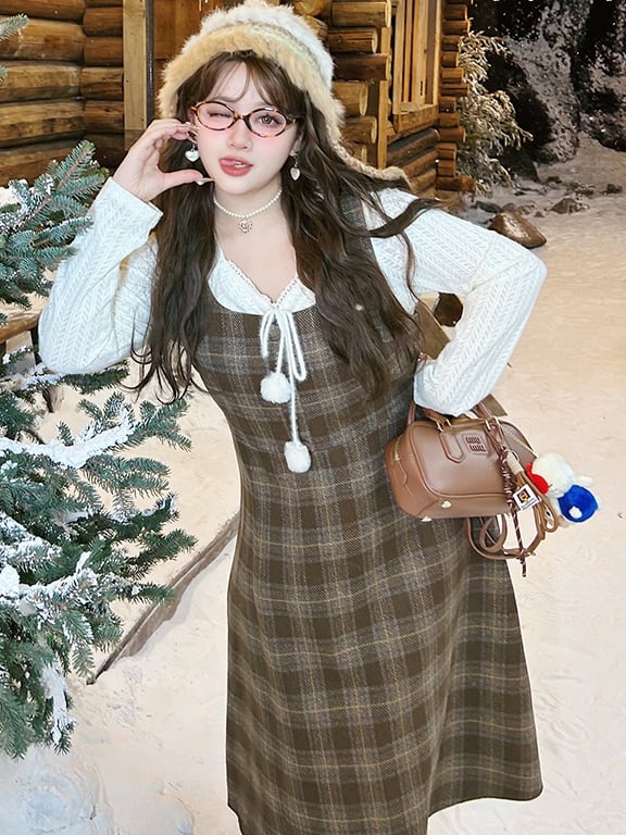 Braunes Woll-Overallkleid mit hoher Taille und Karomuster in Übergröße